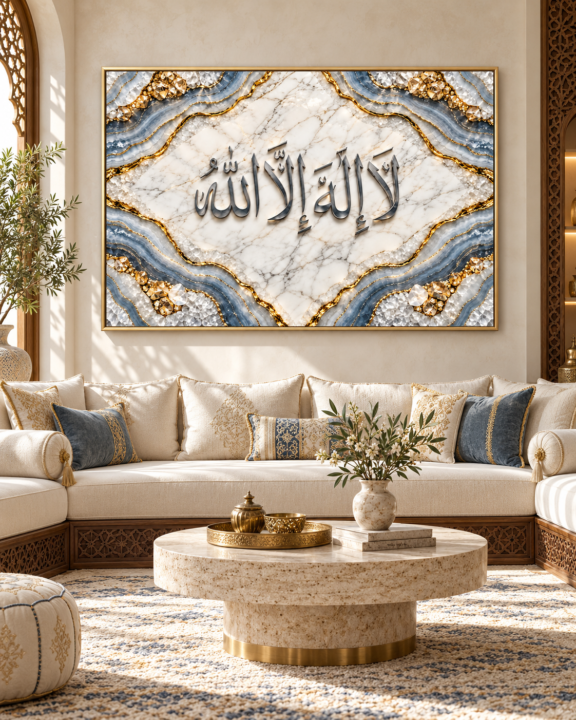 Tableau Lā ilāha illā Allāh accroché dans un intérieur