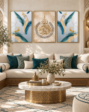 Tableau Plumes de paon accroché dans un intérieur